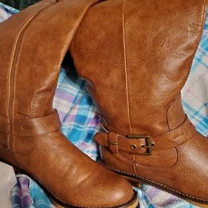 Practically new kinsley boots